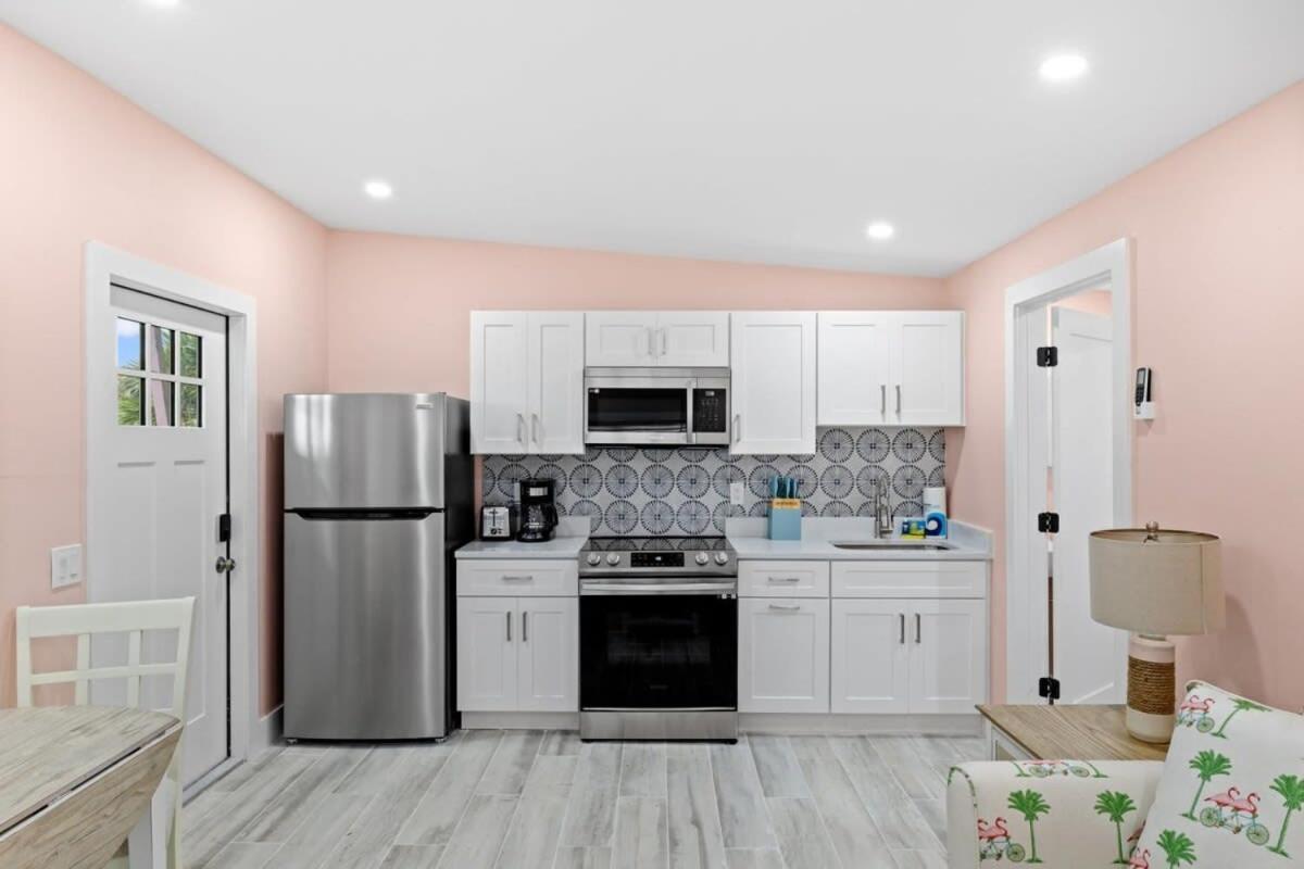 Charming Suite With Balcony And Bikes At Historic Sandpiper Inn Sanibel Luaran gambar
