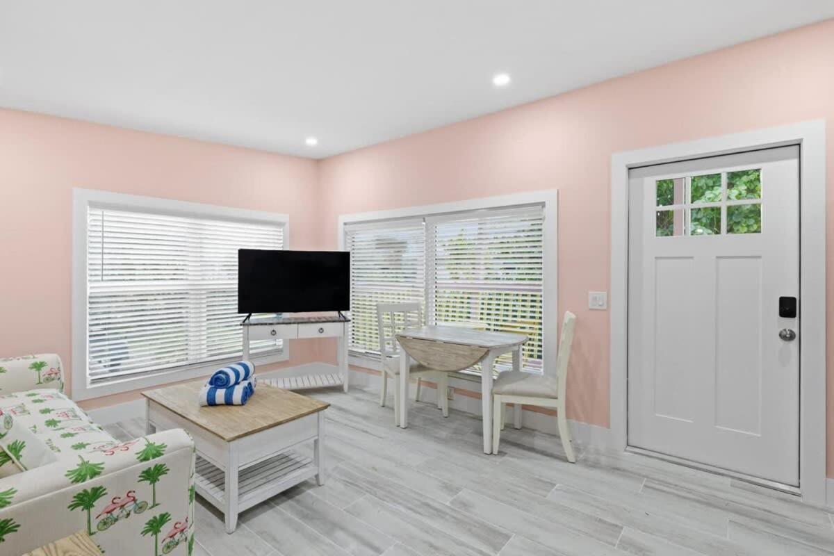Charming Suite With Balcony And Bikes At Historic Sandpiper Inn Sanibel Luaran gambar