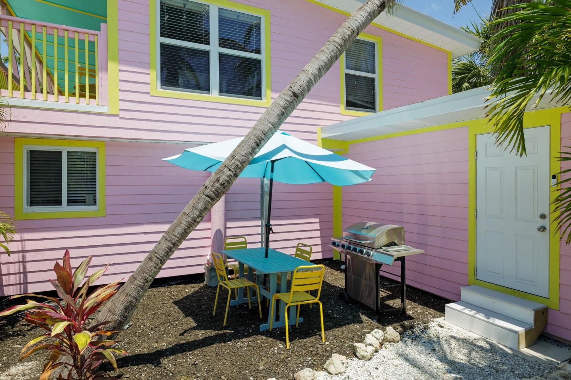 Charming Suite With Balcony And Bikes At Historic Sandpiper Inn Sanibel Luaran gambar