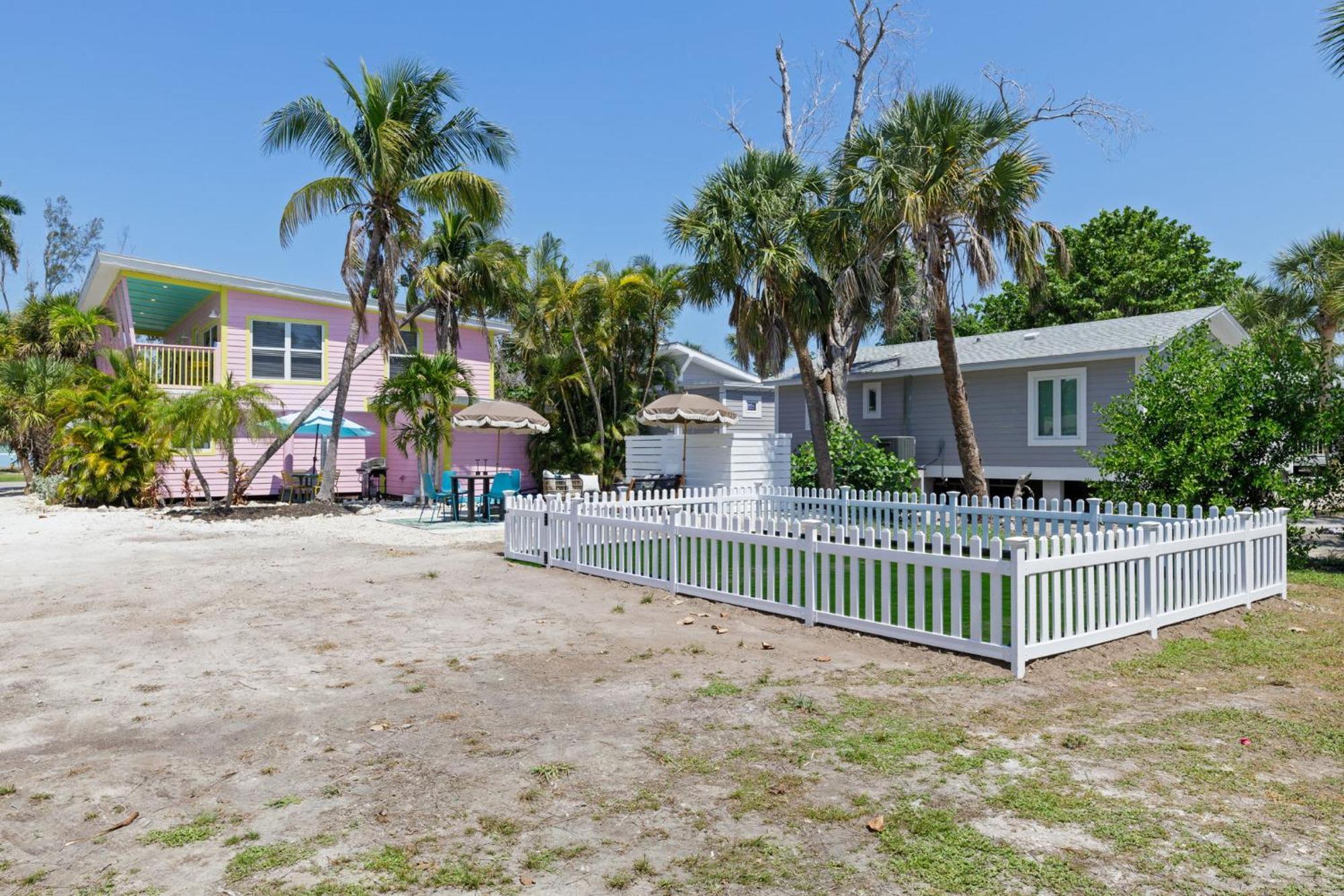 Charming Suite With Balcony And Bikes At Historic Sandpiper Inn Sanibel Luaran gambar